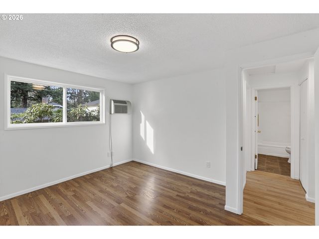 2701 Sw SPRING GARDEN St, Portland, OR 97219