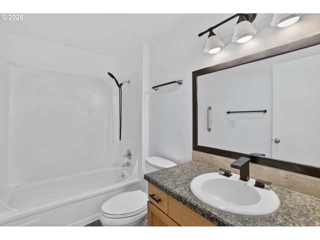 2701 Sw SPRING GARDEN St, Portland, OR 97219