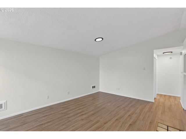 2701 Sw SPRING GARDEN St, Portland, OR 97219