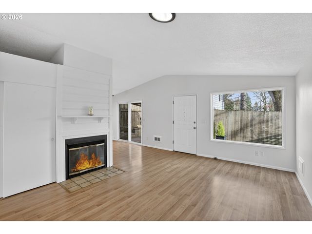 2701 Sw SPRING GARDEN St, Portland, OR 97219