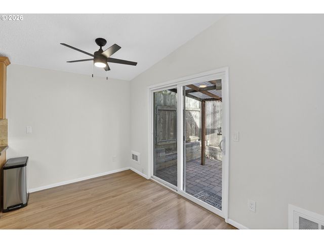 2701 Sw SPRING GARDEN St, Portland, OR 97219