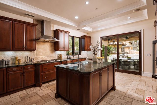5605 Fairhaven Avenue, Los Angeles, CA 91367