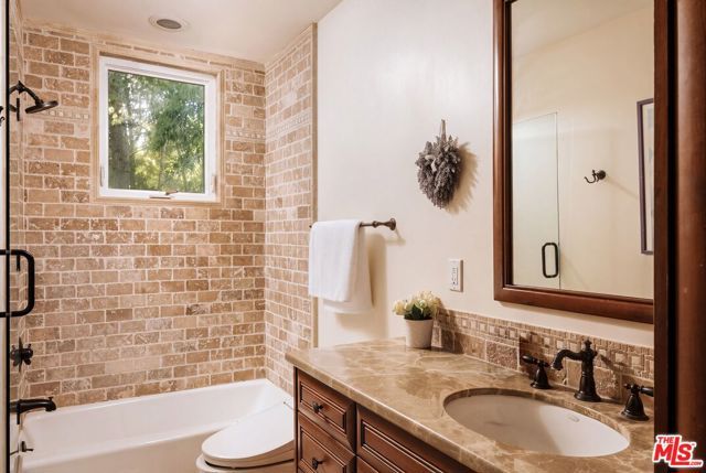 5605 Fairhaven Avenue, Los Angeles, CA 91367