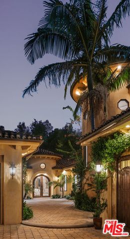5605 Fairhaven Avenue, Los Angeles, CA 91367