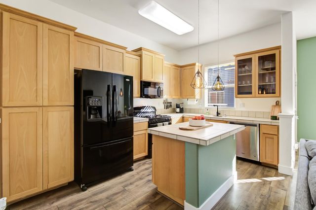 10890 Disk Dr, Rancho Cordova, CA 95670