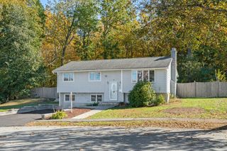 14 Raylen Ave, Peabody, MA 01960