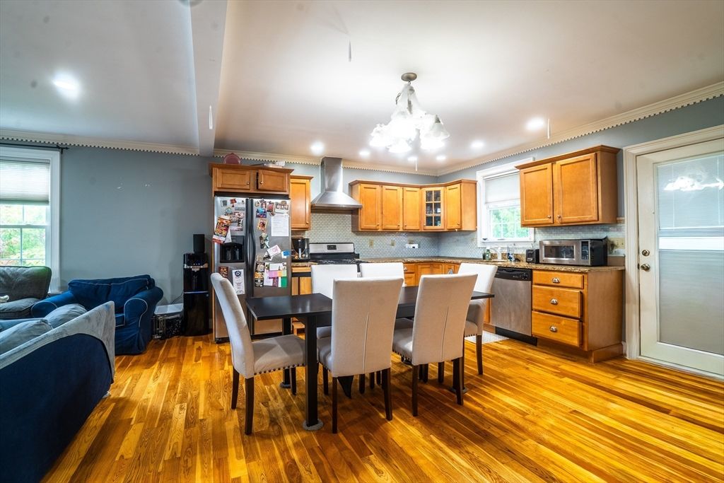 61 Carlisle St 61, Quincy, MA 02171