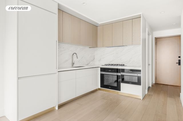 208 Delancey St Apt 4G, New York City, NY 10002