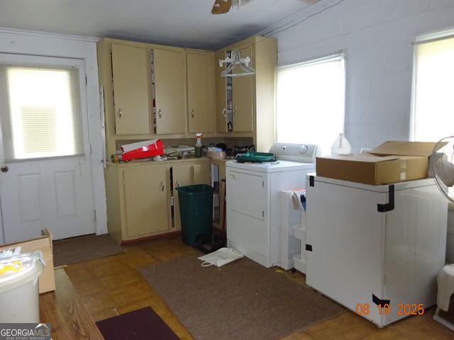 6 N Spring Street, Claxton, GA 30417