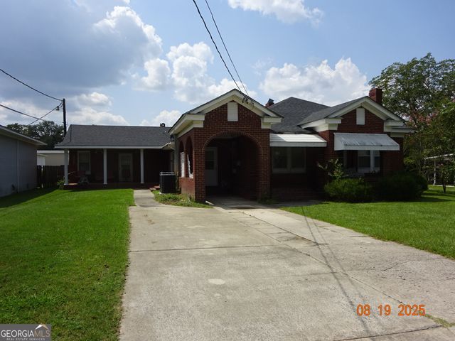 6 N Spring Street, Claxton, GA 30417