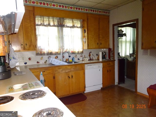 6 N Spring Street, Claxton, GA 30417