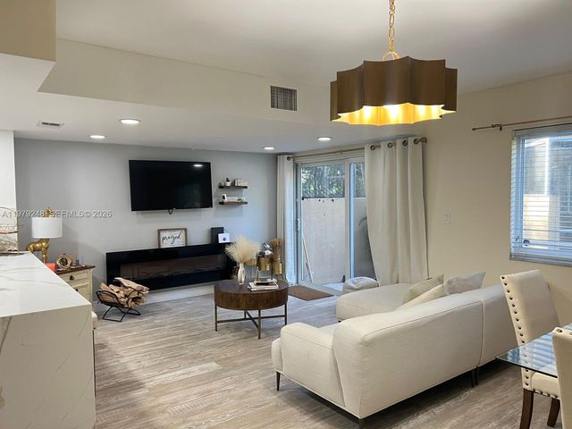 568 N University Dr 568, Plantation, FL 33324