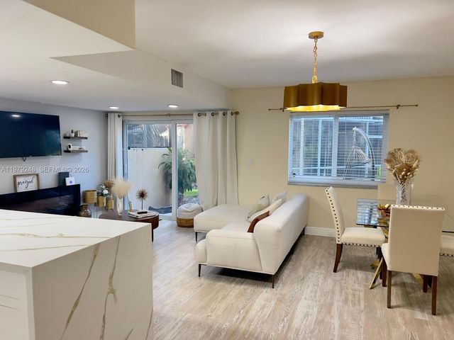 568 N University Dr 568, Plantation, FL 33324