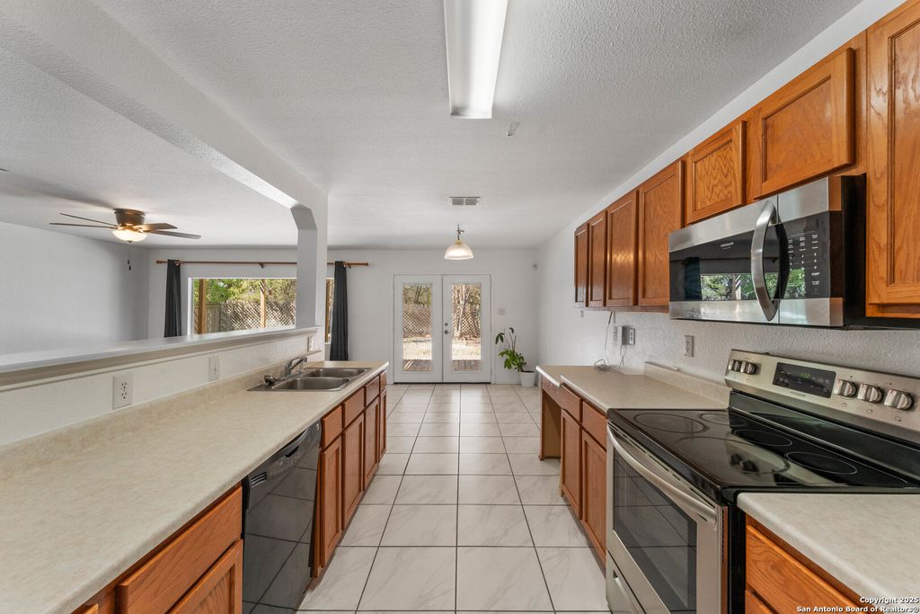 3915 Regal Rose, San Antonio, TX 78259