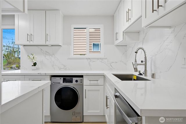 5720 37th Avenue S, Seattle, WA 98118