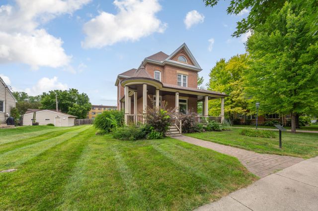 322 Wheeler Avenue, North Mankato, MN 56003