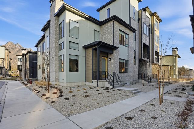2011 E BEVERLY DR, Holladay, UT 84117
