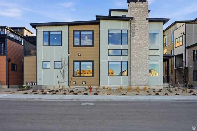 2011 E BEVERLY DR, Holladay, UT 84117