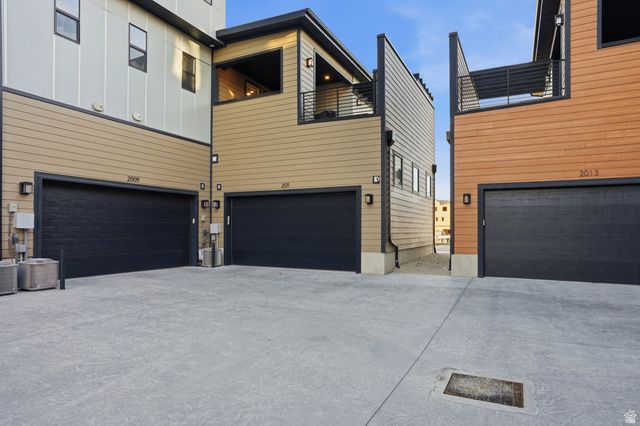 2011 E BEVERLY DR, Holladay, UT 84117