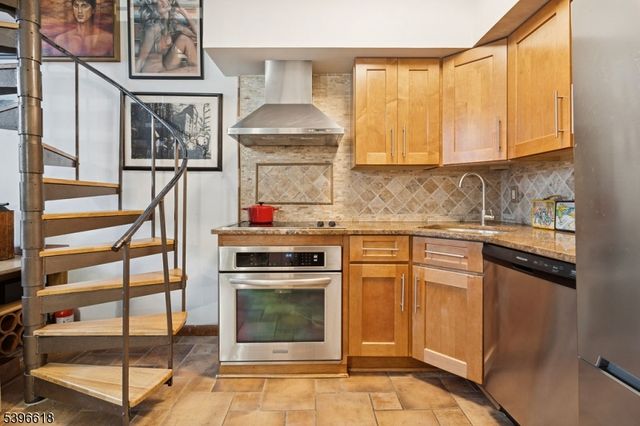 54 Mcwhorter St 108, Newark City, NJ 07105