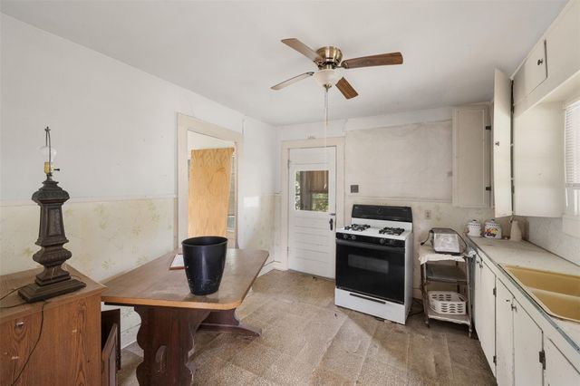 603 N Mechanic Street, Weimar, TX 78962