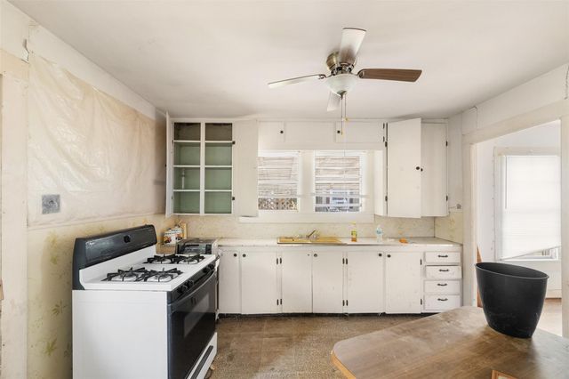 603 N Mechanic Street, Weimar, TX 78962