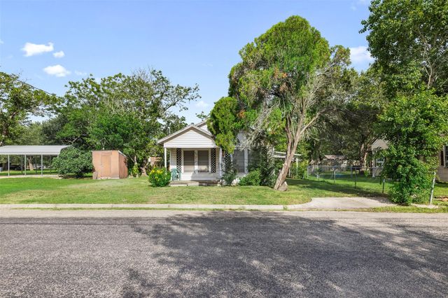 603 N Mechanic Street, Weimar, TX 78962