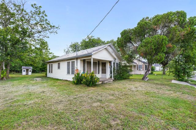 603 N Mechanic Street, Weimar, TX 78962
