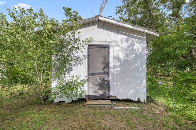 603 N Mechanic Street, Weimar, TX 78962