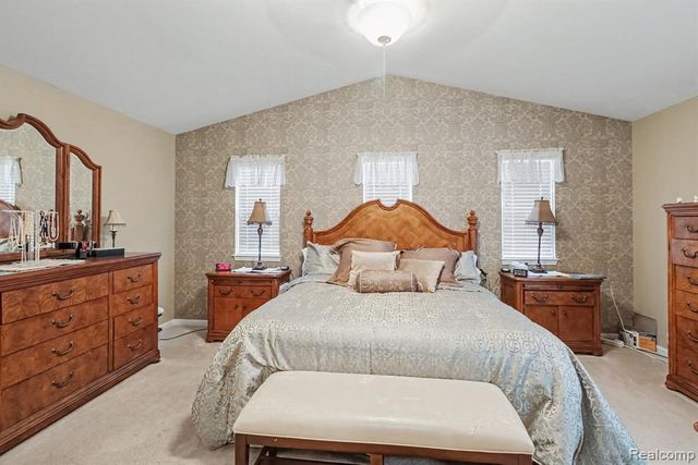 5207 Sandalwood Circle, Grand Blanc, MI 48439