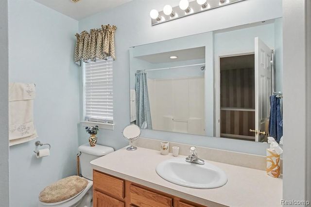 5207 Sandalwood Circle, Grand Blanc, MI 48439