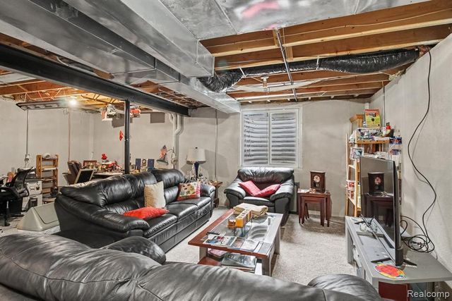 5207 Sandalwood Circle, Grand Blanc, MI 48439
