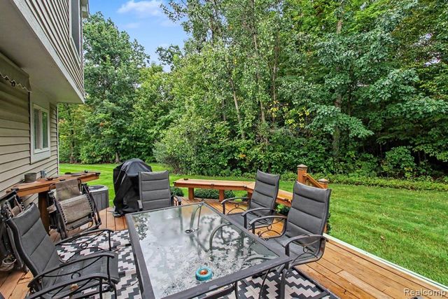 5207 Sandalwood Circle, Grand Blanc, MI 48439