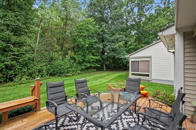 5207 Sandalwood Circle, Grand Blanc, MI 48439