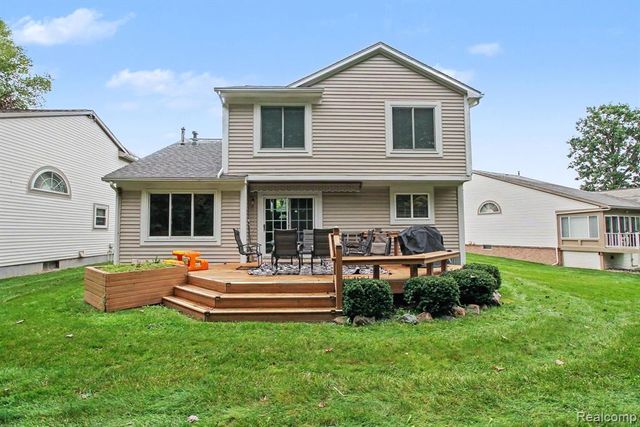 5207 Sandalwood Circle, Grand Blanc, MI 48439