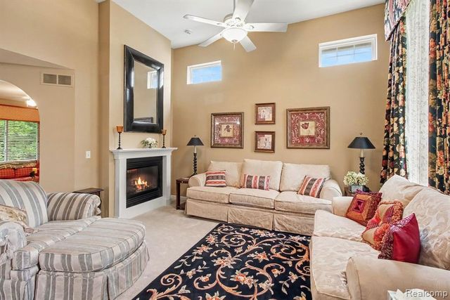 5207 Sandalwood Circle, Grand Blanc, MI 48439