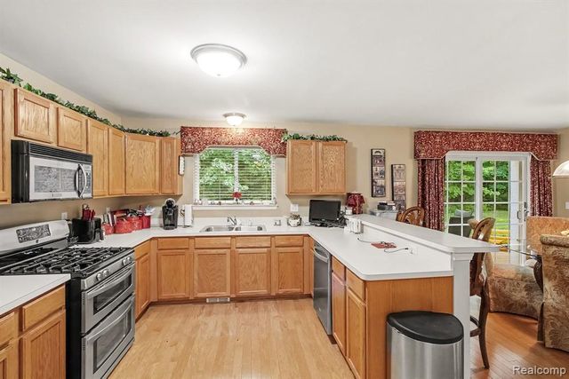 5207 Sandalwood Circle, Grand Blanc, MI 48439