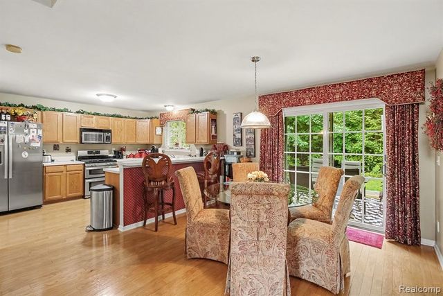 5207 Sandalwood Circle, Grand Blanc, MI 48439