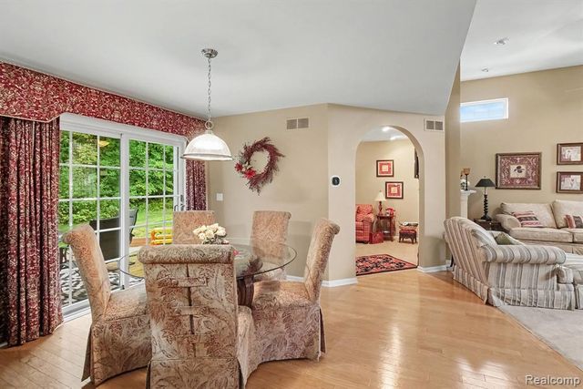 5207 Sandalwood Circle, Grand Blanc, MI 48439