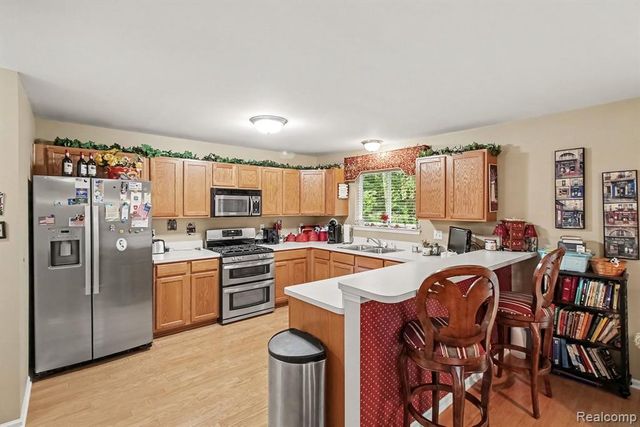 5207 Sandalwood Circle, Grand Blanc, MI 48439
