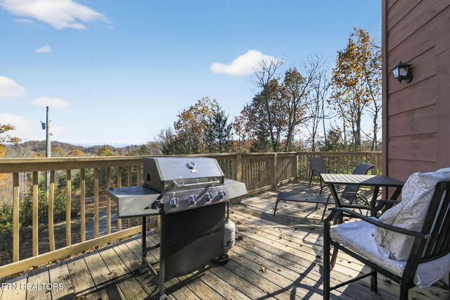 945 Cedar Springs Valley Rd, Sevierville, TN 37876