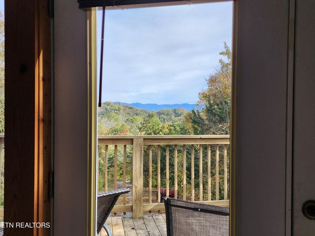 945 Cedar Springs Valley Rd, Sevierville, TN 37876