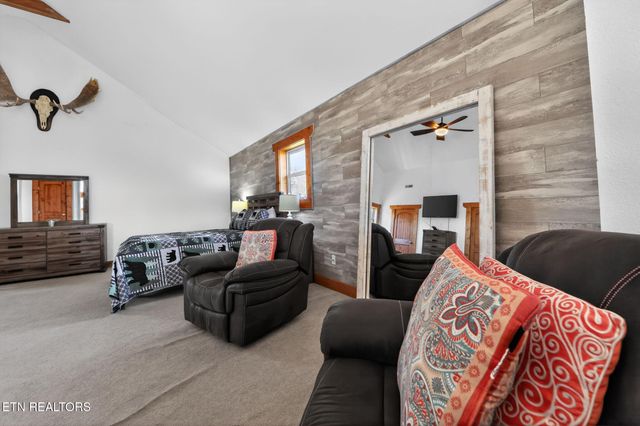 945 Cedar Springs Valley Rd, Sevierville, TN 37876