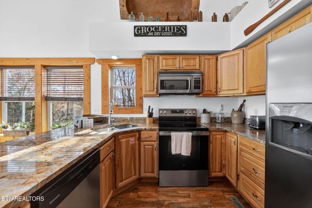 945 Cedar Springs Valley Rd, Sevierville, TN 37876