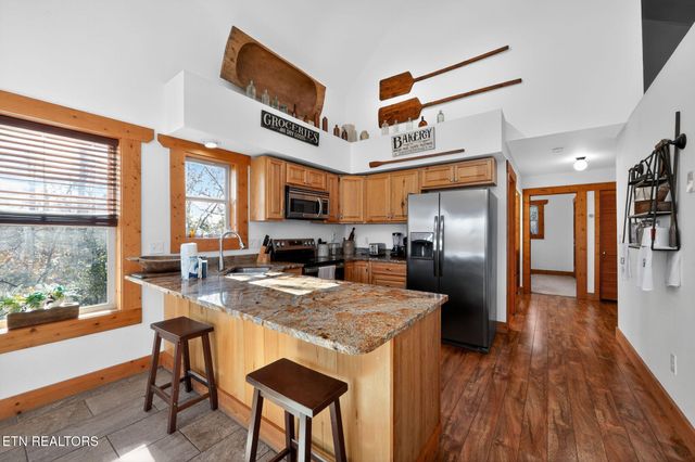 945 Cedar Springs Valley Rd, Sevierville, TN 37876