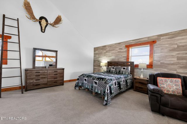 945 Cedar Springs Valley Rd, Sevierville, TN 37876