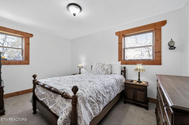 945 Cedar Springs Valley Rd, Sevierville, TN 37876