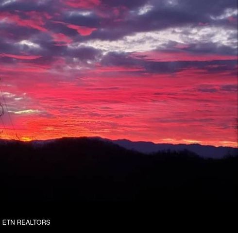 945 Cedar Springs Valley Rd, Sevierville, TN 37876