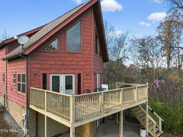 945 Cedar Springs Valley Rd, Sevierville, TN 37876