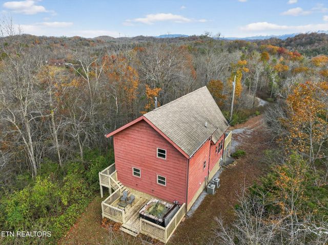 945 Cedar Springs Valley Rd, Sevierville, TN 37876